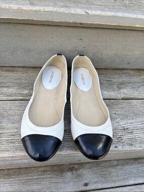 Liz Claiborne White Ballet Flats with Black Heal and Toe Detail Sz 10